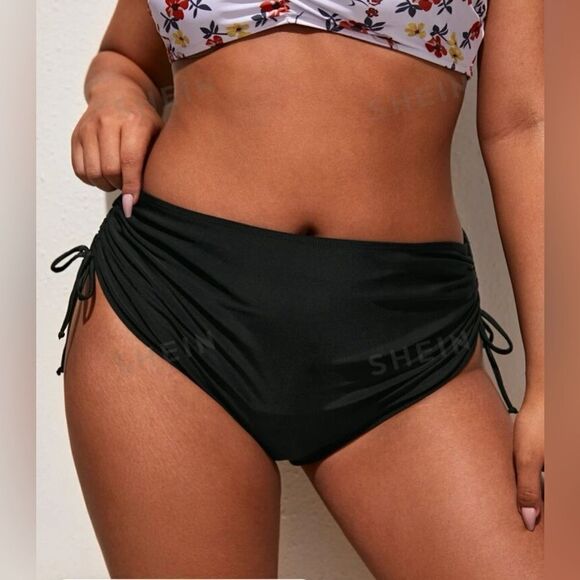SHEIN Swim Curve Summer Beach Plus
Drawstring Ruched Side Bikini Bottom - Picture 4 of 8
